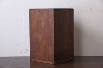 アンティーク家具　古い木製の小さな戸棚(収納棚・小引き出し)