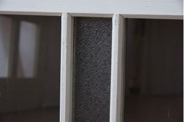 ダイヤガラス入り!フレンチグレーペイントのアンティーク明り取り(2)