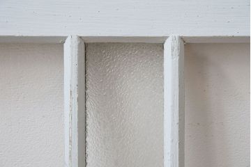 ダイヤガラス入り!フレンチグレーペイントのアンティーク明り取り(2)