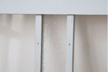 ダイヤガラス入り!フレンチグレーペイントのアンティーク明り取り(2)