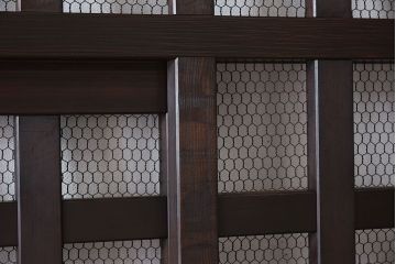 檜・欅材製　重厚な古い木製のアンティークくぐり戸(玄関戸)