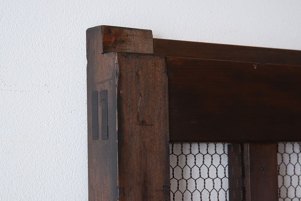 檜・欅材製　重厚な古い木製のアンティークくぐり戸(玄関戸)