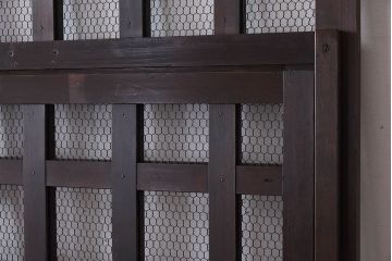 檜・欅材製　重厚な古い木製のアンティークくぐり戸(玄関戸)