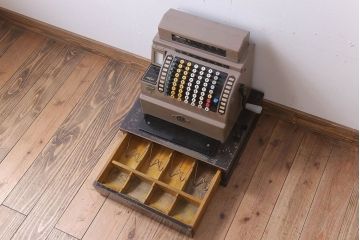 アンティーク雑貨　昭和レトロ!ノスタルジックなアンティークレジスター(1)