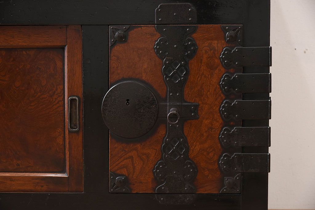 アンティーク家具　古民具・骨董　前面欅材・枠檜材製　明治期の古い時代箪笥サイドボード