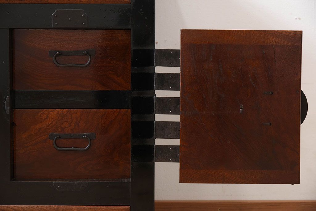 アンティーク家具　古民具・骨董　前面欅材・枠檜材製　明治期の古い時代箪笥サイドボード