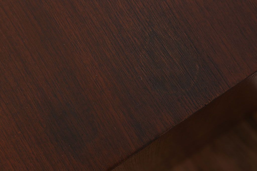 ヴィンテージ家具　チーク材!北欧ビンテージのシャッターリビングボード(サイドボード)