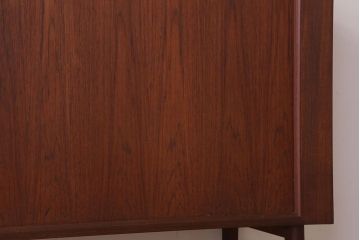 ヴィンテージ家具　チーク材!北欧ビンテージのシャッターリビングボード(サイドボード)