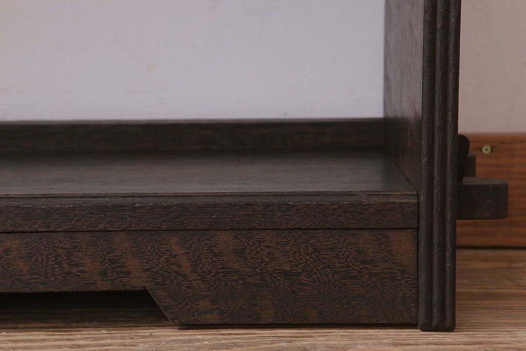 レトロ家具　ラワン材製　古い木のレトロな楔(くさび)式本棚(ディスプレイラック)