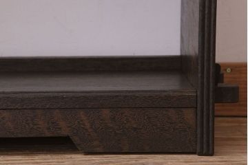 レトロ家具　ラワン材製　古い木のレトロな楔(くさび)式本棚(ディスプレイラック)