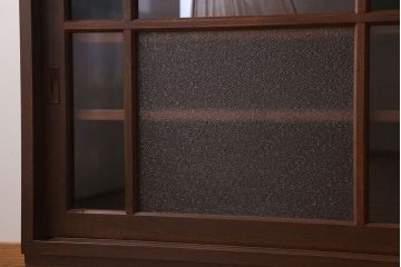 アンティーク家具　ナラ材製!色ガラスとダイヤガラス入りのサイドキャビネット(サイドボード)