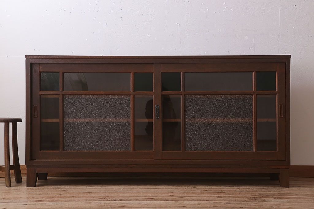 アンティーク家具　ナラ材製!色ガラスとダイヤガラス入りのサイドキャビネット(サイドボード)