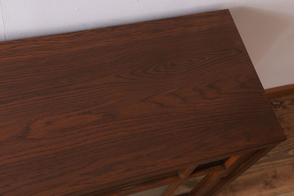 アンティーク家具　ナラ材製!色ガラスとダイヤガラス入りのサイドキャビネット(サイドボード)