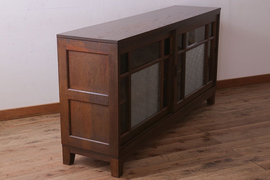 アンティーク家具　ナラ材製!色ガラスとダイヤガラス入りのサイドキャビネット(サイドボード)