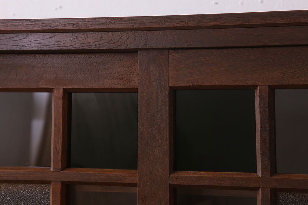 アンティーク家具　ナラ材製!色ガラスとダイヤガラス入りのサイドキャビネット(サイドボード)