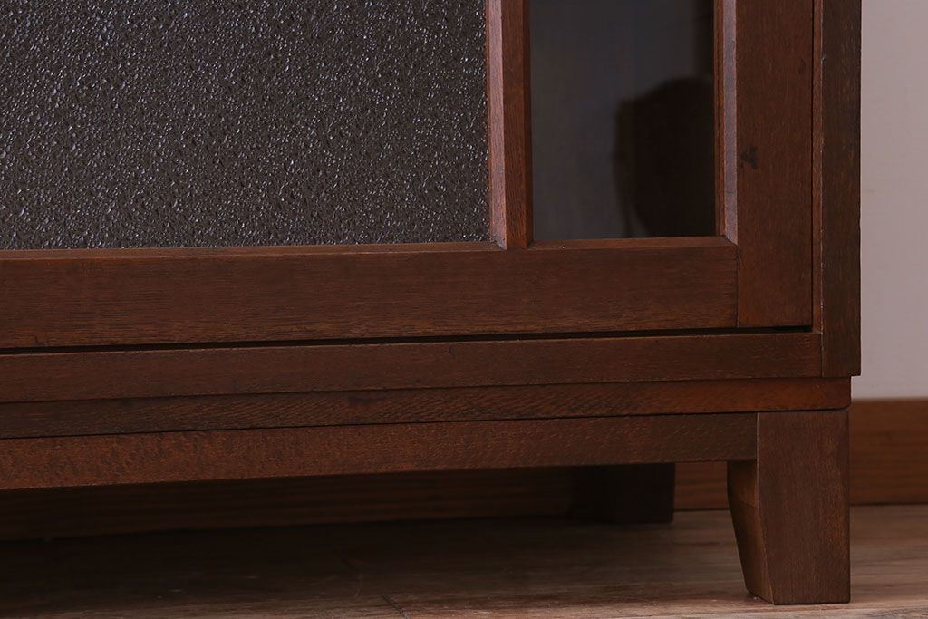 アンティーク家具　ナラ材製!色ガラスとダイヤガラス入りのサイドキャビネット(サイドボード)