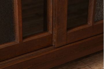 アンティーク家具　ナラ材製!色ガラスとダイヤガラス入りのサイドキャビネット(サイドボード)