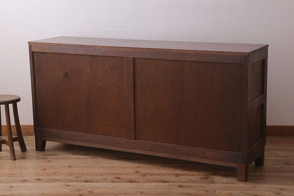 アンティーク家具　ナラ材製!色ガラスとダイヤガラス入りのサイドキャビネット(サイドボード)