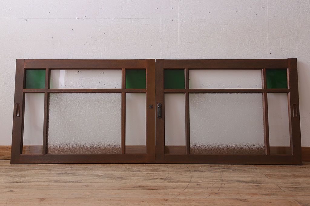 アンティーク家具　ナラ材製!色ガラスとダイヤガラス入りのサイドキャビネット(サイドボード)