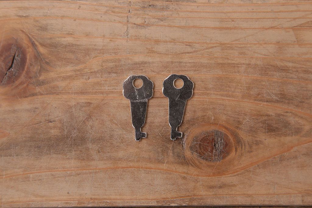 アンティーク家具　ナラ材製!色ガラスとダイヤガラス入りのサイドキャビネット(サイドボード)