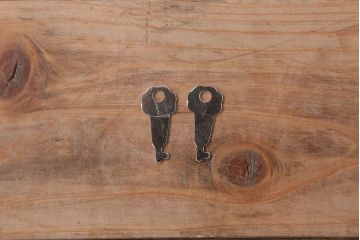 アンティーク家具　ナラ材製!色ガラスとダイヤガラス入りのサイドキャビネット(サイドボード)