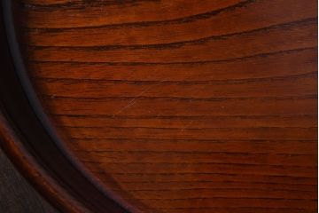 アンティーク雑貨　和製アンティーク　欅材!漆塗りが美しい古い木製丸盆(1)