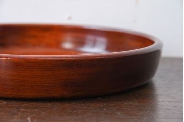 アンティーク雑貨　和製アンティーク　欅材!漆塗りが美しい古い木製丸盆(1)