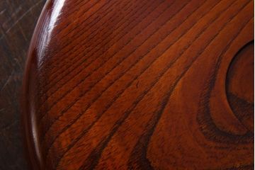 アンティーク雑貨　和製アンティーク　欅材!漆塗りが美しい古い木製丸盆(1)