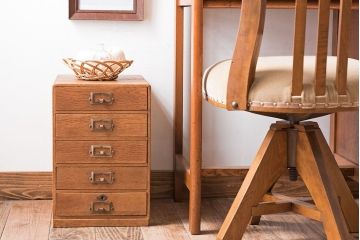 レトロ家具　ナラ材製!レトロかわいいアンティーク小引き出し(1)