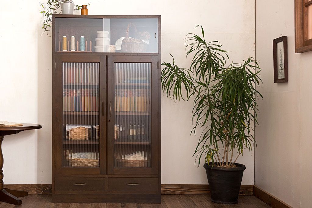 アンティーク家具　樺材製　モールガラス入りアンティーク本箱