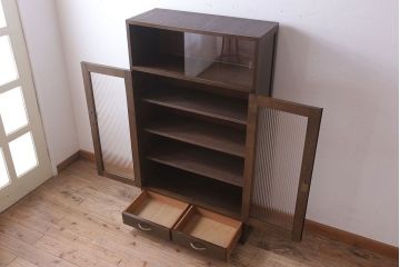 アンティーク家具　樺材製　モールガラス入りアンティーク本箱