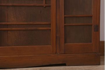 アンティーク家具　和デザイン　古い木製のアンティーク収納棚
