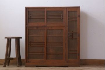 アンティーク家具　和デザイン　古い木製のアンティーク収納棚