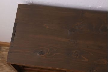 アンティーク家具　和デザイン　古い木製のアンティーク収納棚