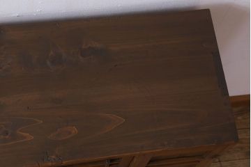 アンティーク家具　和デザイン　古い木製のアンティーク収納棚