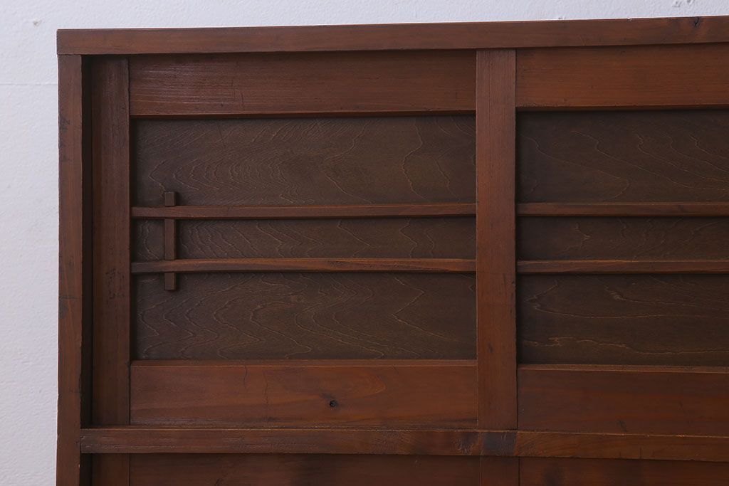 アンティーク家具　和デザイン　古い木製のアンティーク収納棚