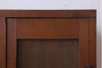 アンティーク家具　和デザイン　古い木製のアンティーク収納棚