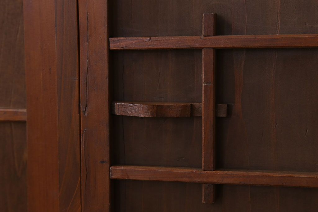 アンティーク家具　和デザイン　古い木製のアンティーク収納棚