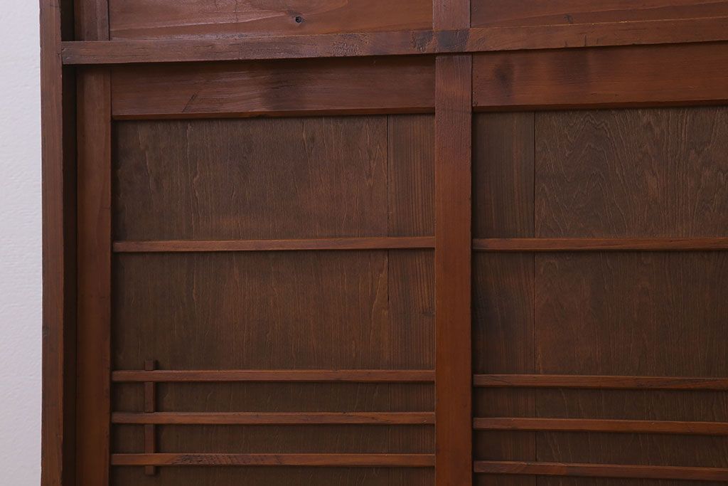 アンティーク家具　和デザイン　古い木製のアンティーク収納棚