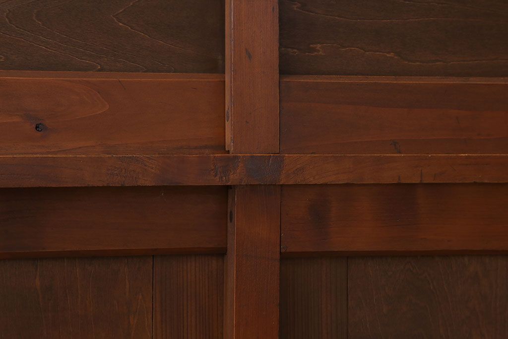 アンティーク家具　和デザイン　古い木製のアンティーク収納棚