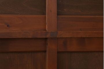 アンティーク家具　和デザイン　古い木製のアンティーク収納棚