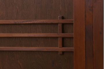 アンティーク家具　和デザイン　古い木製のアンティーク収納棚