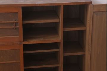 アンティーク家具　和デザイン　古い木製のアンティーク収納棚