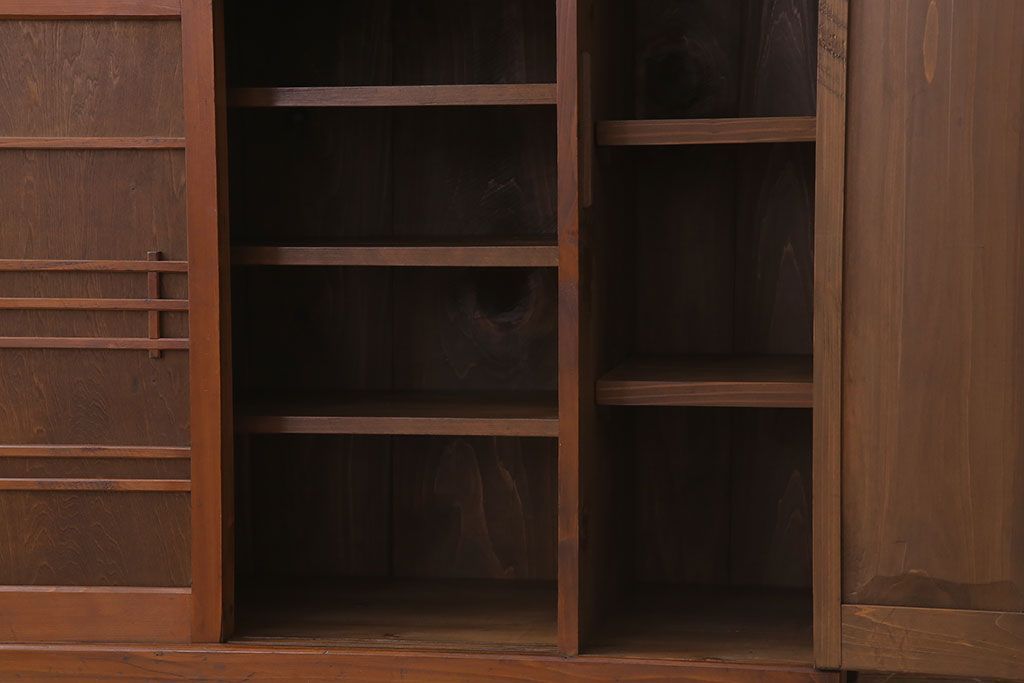 アンティーク家具　和デザイン　古い木製のアンティーク収納棚