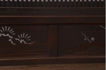 透かし彫り入り!和製アンティークの裏ガラス入り衝立(パーテーション)