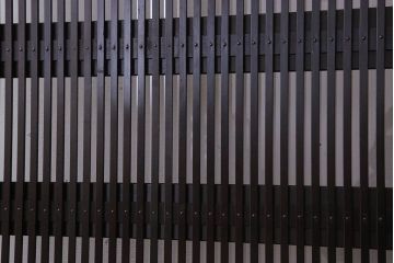 透かし彫り入り!和製アンティークの裏ガラス入り衝立(パーテーション)