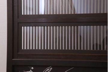 透かし彫り入り!和製アンティークの裏ガラス入り衝立(パーテーション)