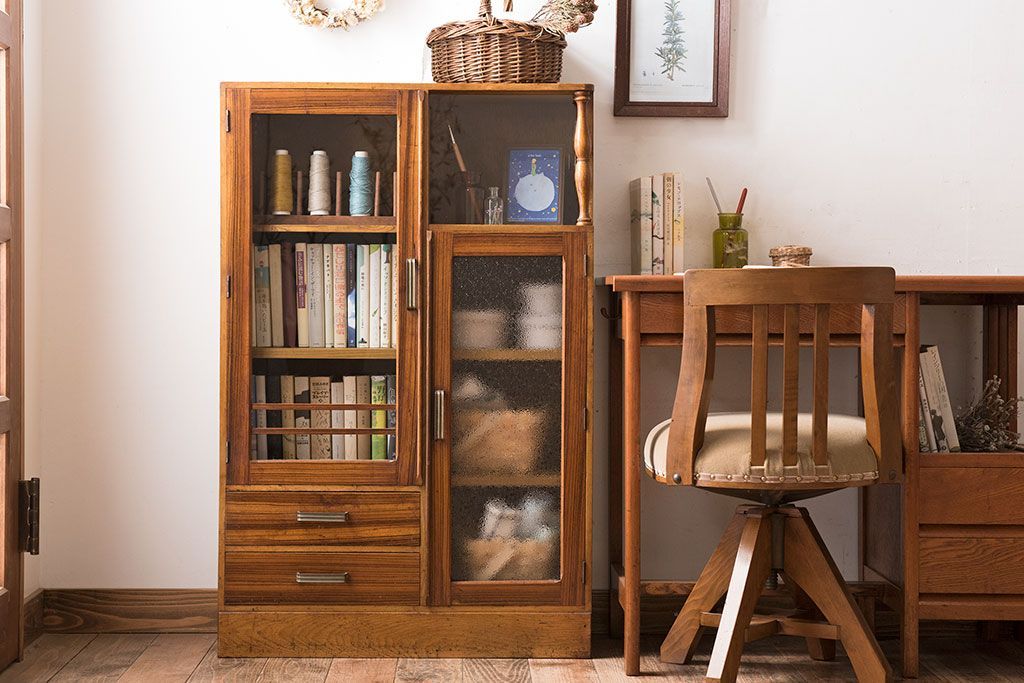 レトロ家具　昭和レトロ　ダイヤガラス入り!古い木製の小ぶりな本箱(ブックケース)(2)