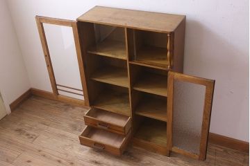 レトロ家具　昭和レトロ　ダイヤガラス入り!古い木製の小ぶりな本箱(ブックケース)(2)