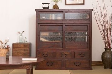 アンティーク家具　結霜ガラス入り引き戸がおしゃれな和製アンティークの茶箪笥(収納棚)